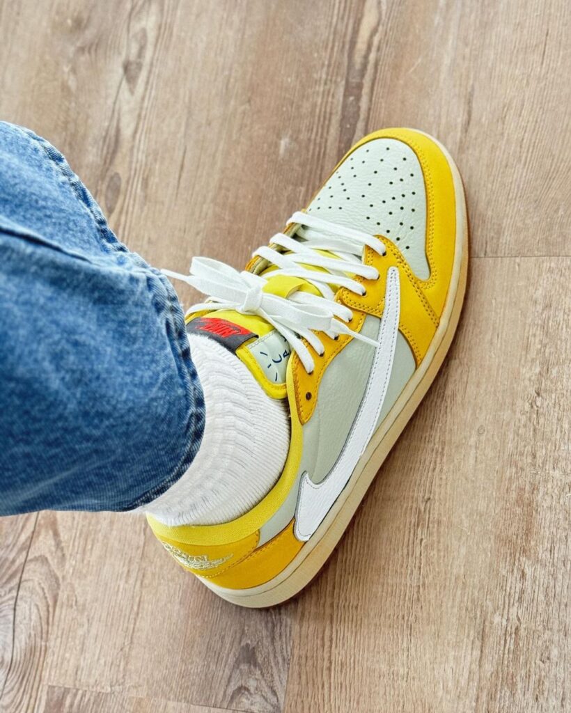 Canary Yellow" Travis Scott x Air Jordan 1 Low