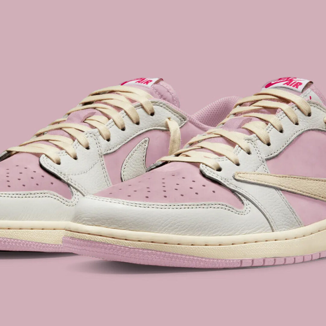 On Foot Images Of Travis Scott x Air Jordan 1 Low OG On Foot Images Of Travis Scott x Air Jordan 1 Low OG
