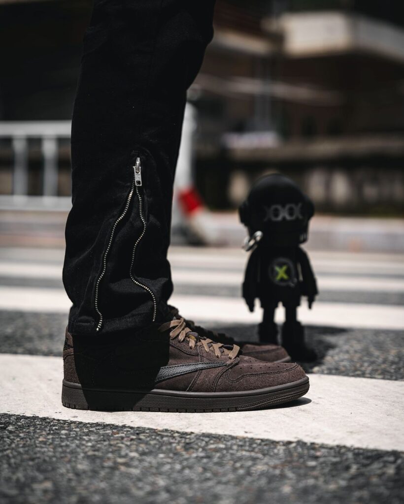 Travis Scott x Air Jordan 1 Low "Velvet Brown"