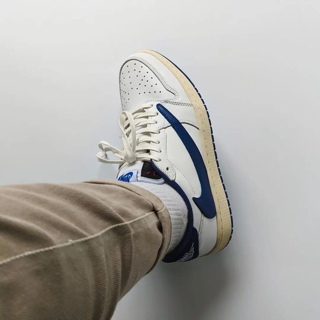 Travis Scott x fragment design x Air Jordan 1 Low