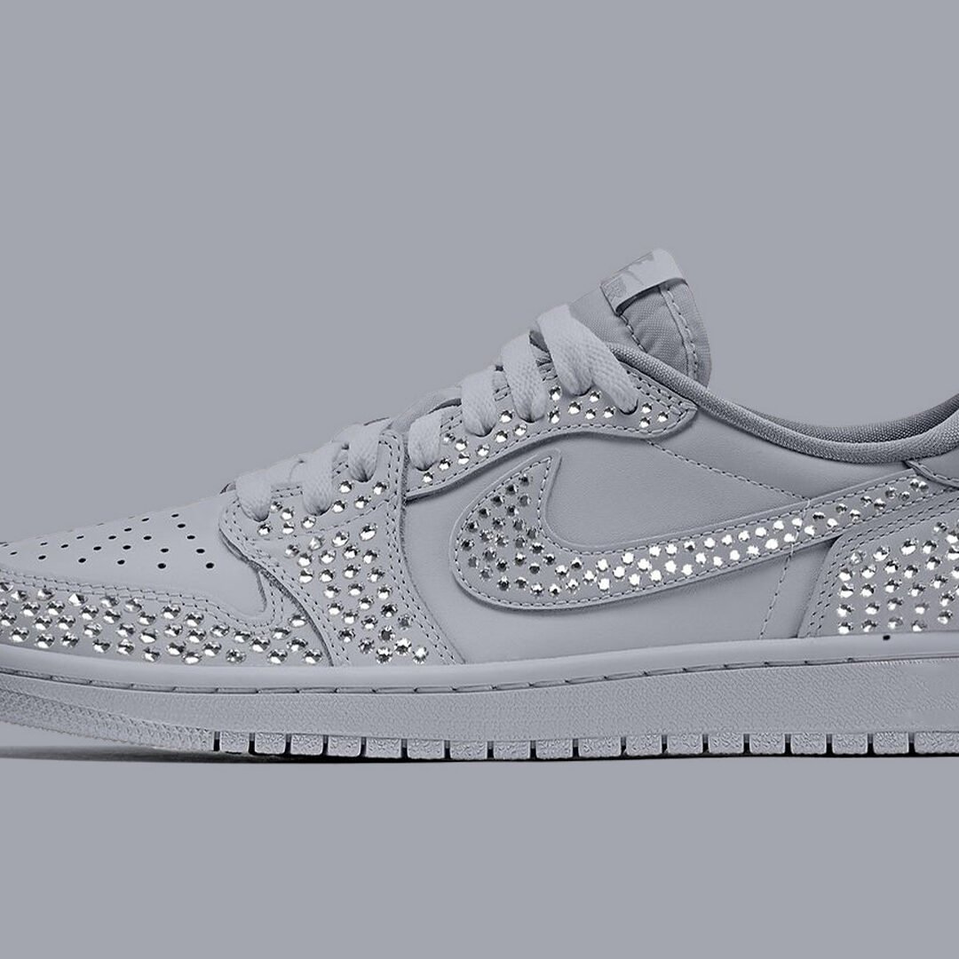 靴 Swarovski Nike Air Jordan 1 Low OG Swarovski x Air Jordan 1 Low OG Crystal Stealth HM9208-001