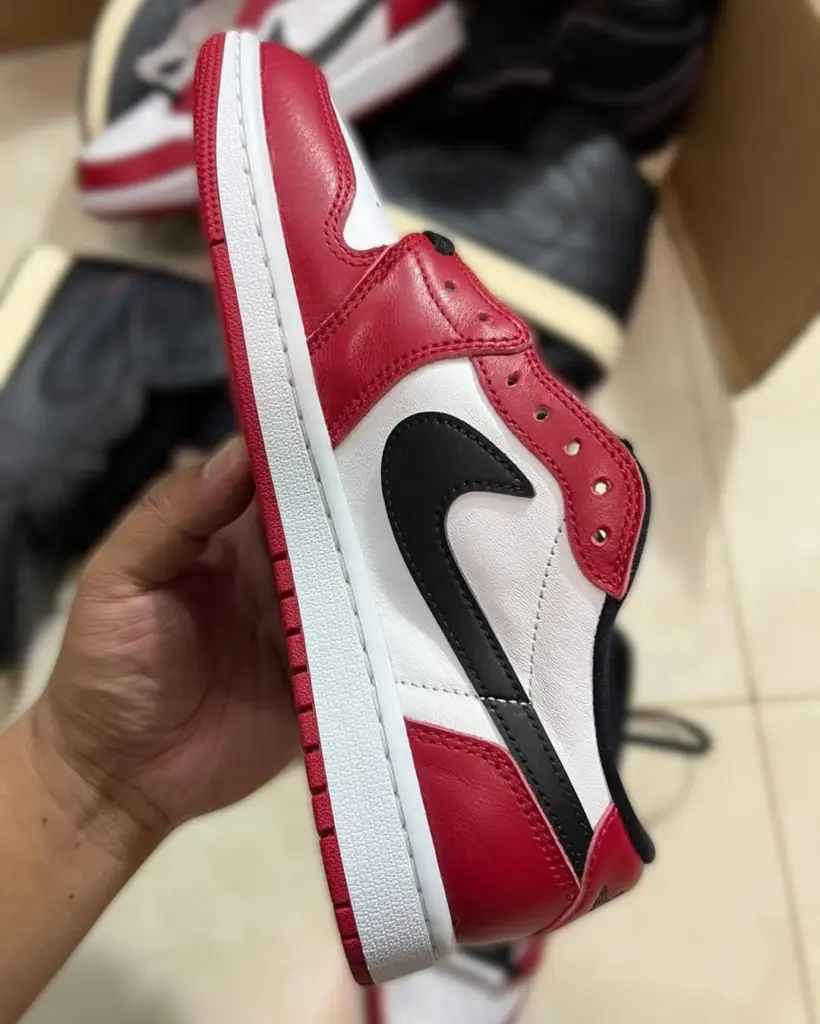 Air Jordan 1 Low Chicago