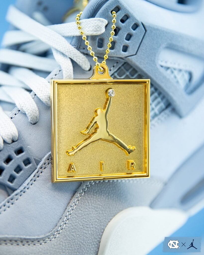 Air Jordan 4 "UNC" PE