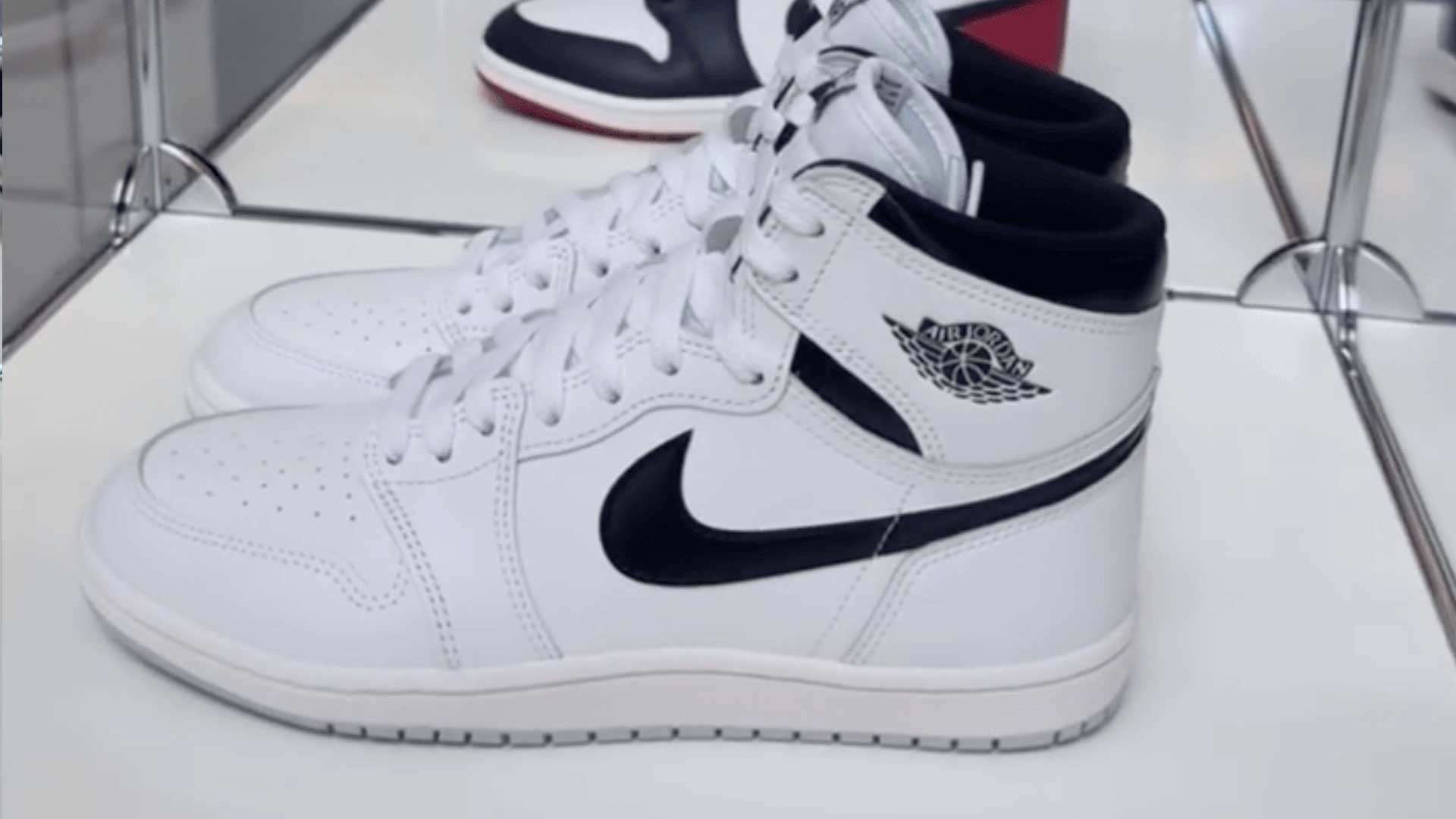 Air Jordan 1 Retro High '85 "Metallic Black"
