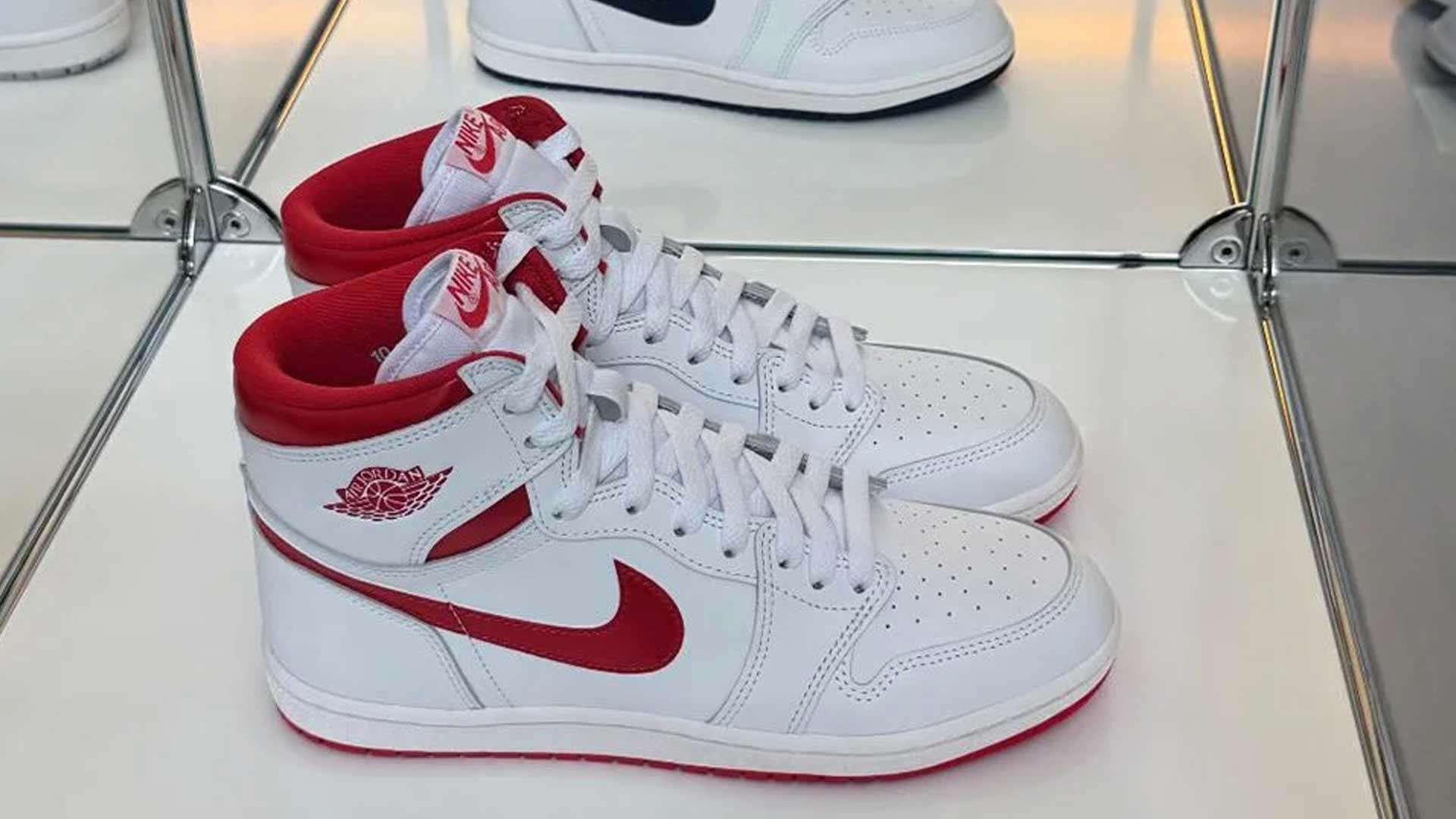 Air Jordan 1 Retro High'85"Metallic Red"