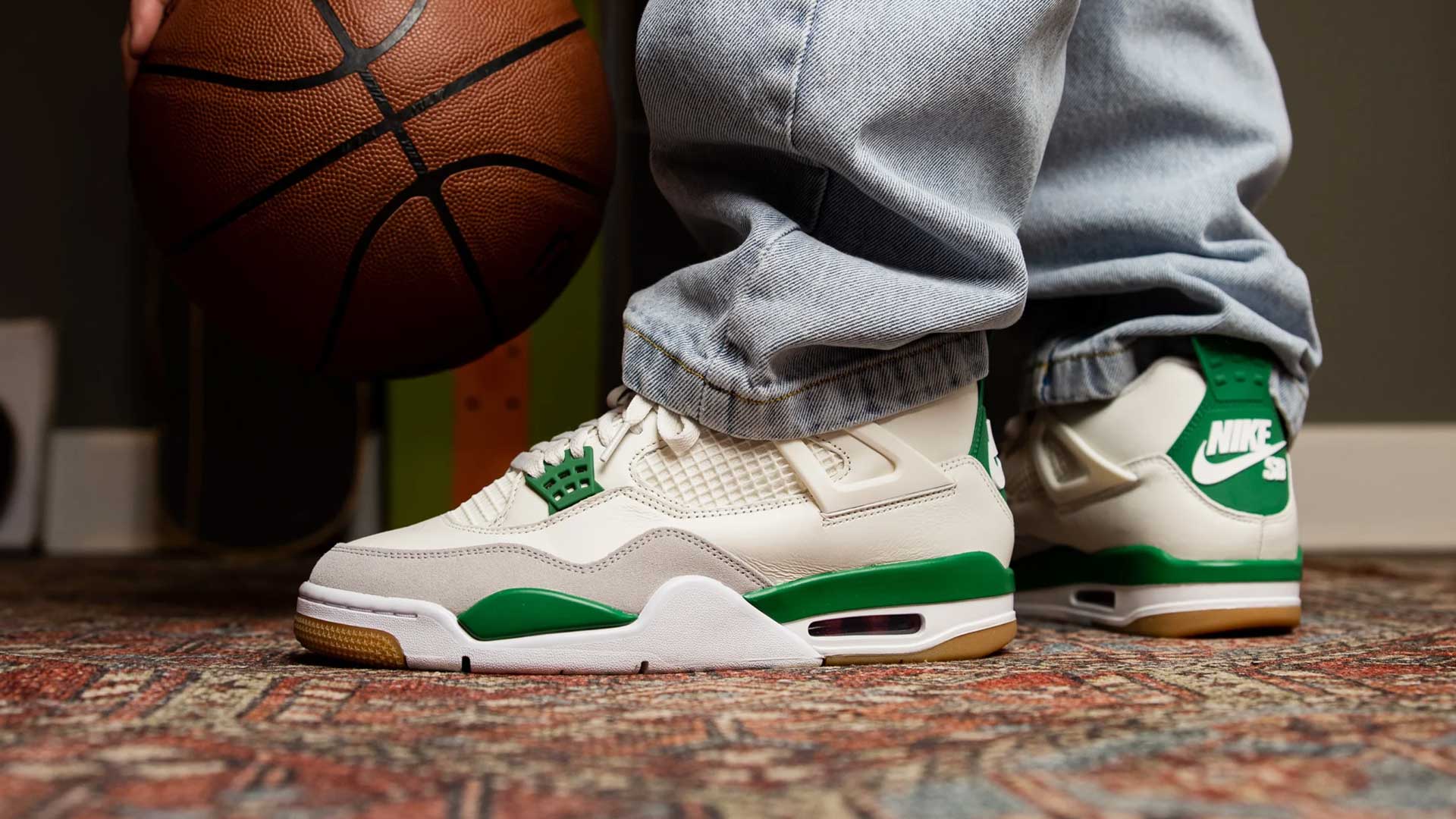 Nike SB x Air Jordan 4 "Pine Green"