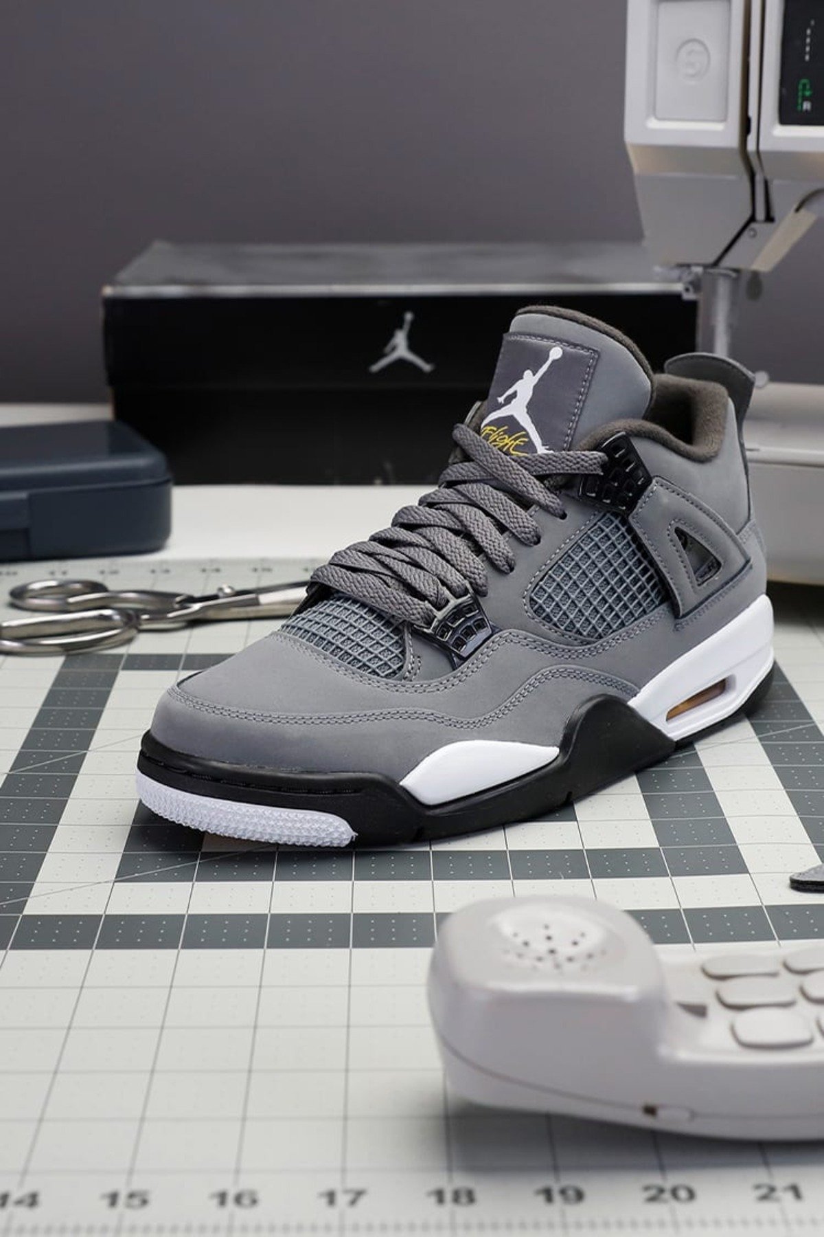 Air Jordan 4 "Cool Grey"