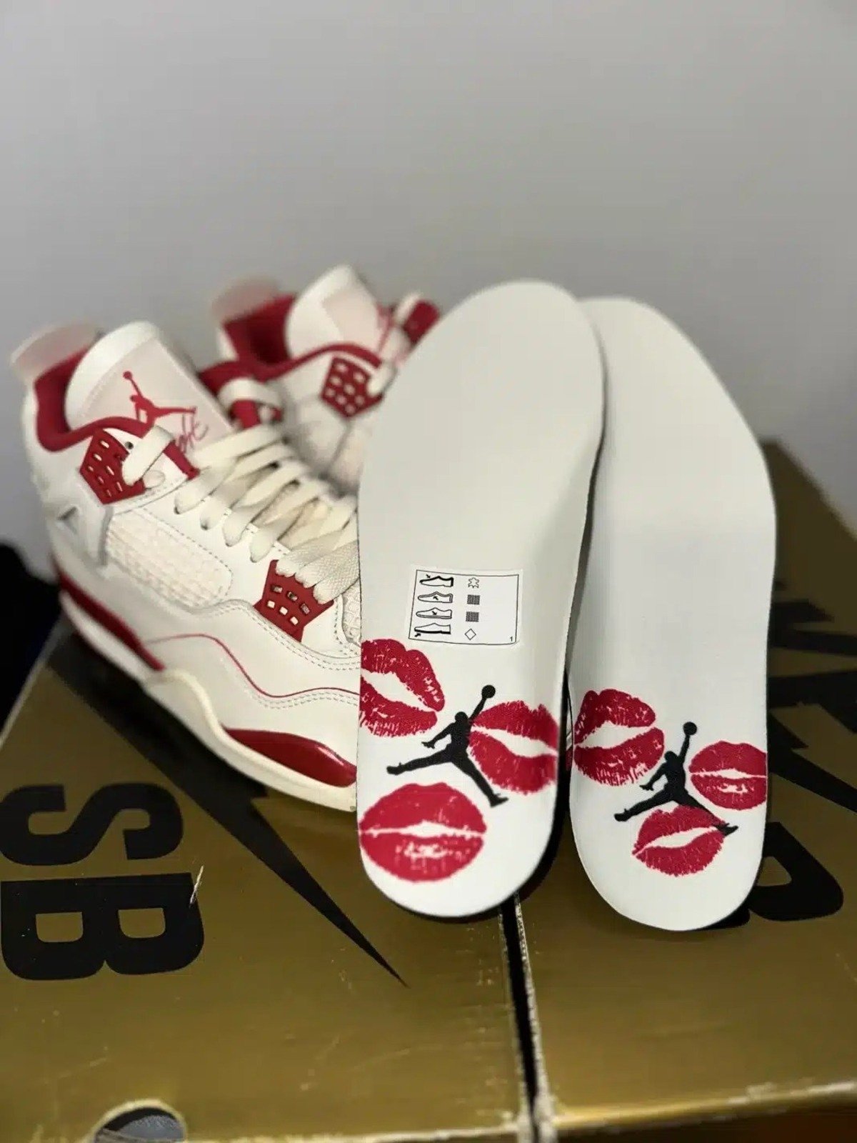 Air Jordan 4 "Sierra Red"