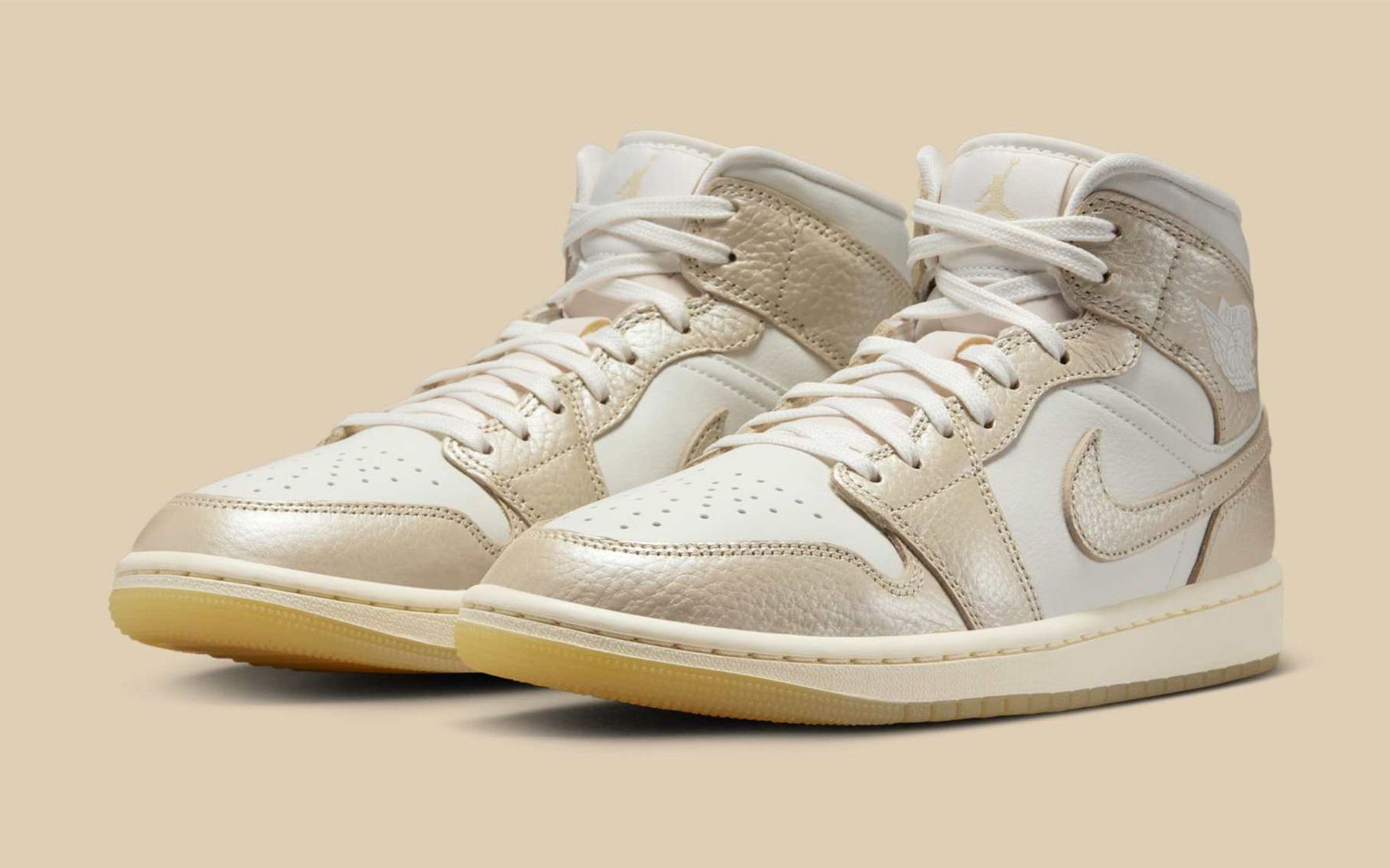 Air Jordan 1 Mid "Metallic Team Gold"