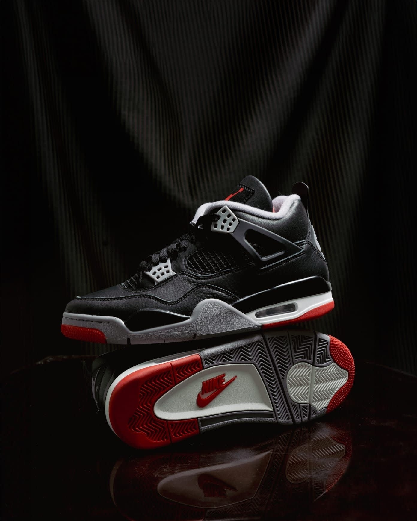 Air Jordan 4 Bred